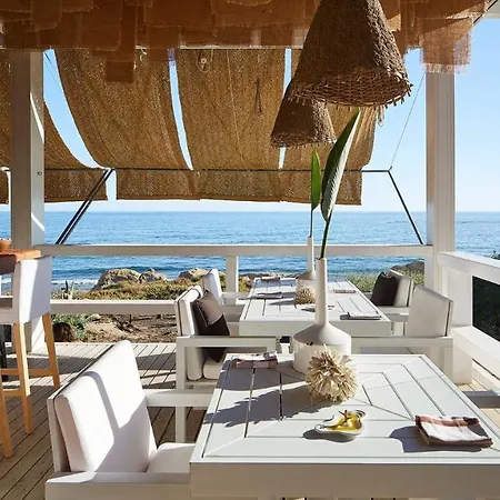 Villa With Ocean View And Rooftop Cinema