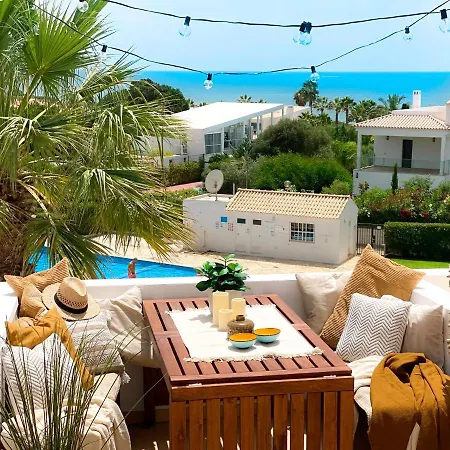 With Ocean View And Rooftop Cinema Гия