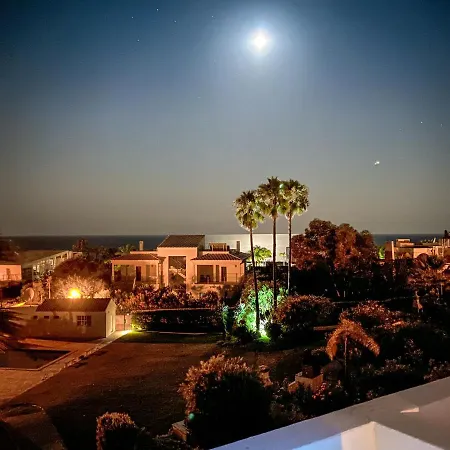 Вилла With Ocean View And Rooftop Cinema Гия