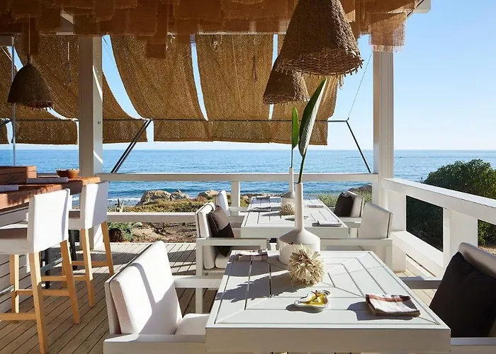 Villa With Ocean View And Rooftop Cinema