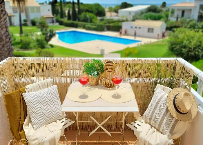 With Ocean View And Rooftop Cinema Villa
