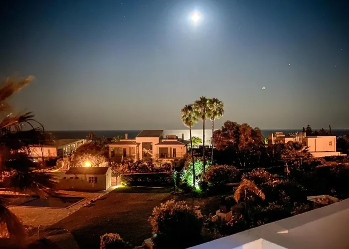 Villa With Ocean View And Rooftop Cinema Guia (Faro)
