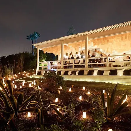 With Ocean View And Rooftop Cinema Villa *