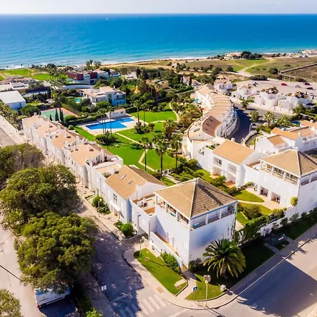 Villa With Ocean View And Rooftop Cinema